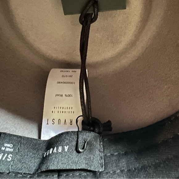 Arvust 💯 Wool Hat - Picture 3 of 3